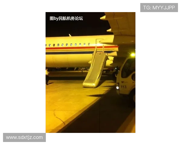 民用飞机应急滑梯的自动化